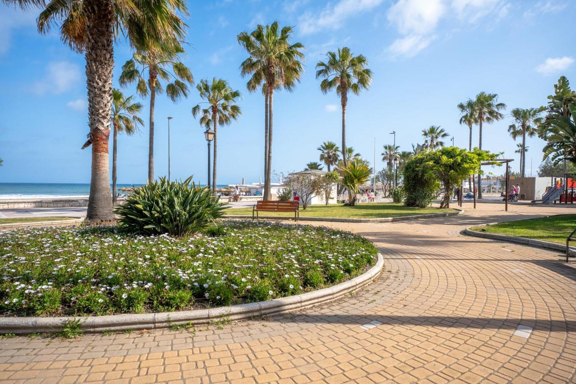 Beachside Getaway In Puerto Banus 3-bedroom In Playa Rocio *