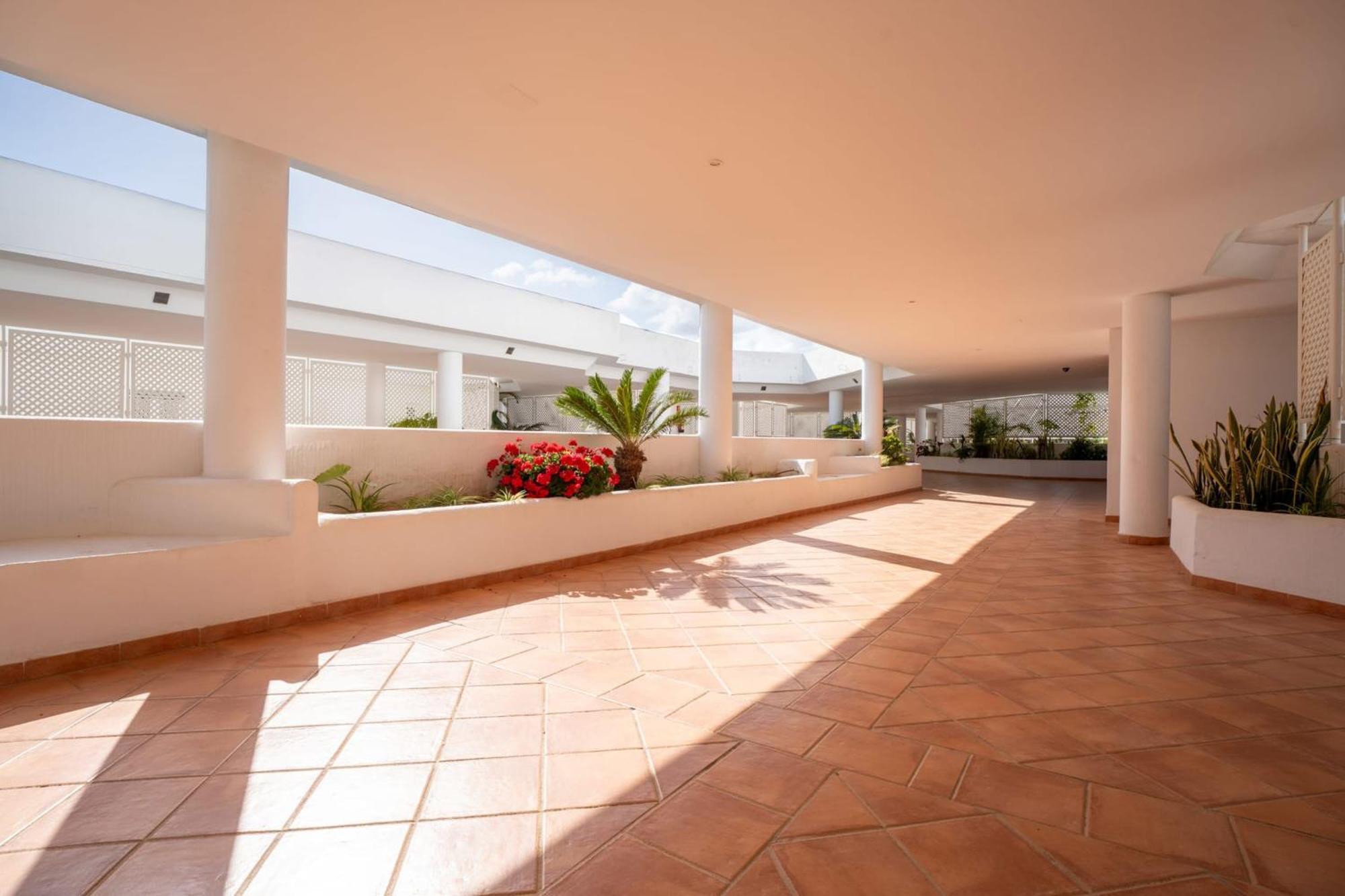 Beachside Getaway In Puerto Banus 3-bedroom In Playa Rocio Apartment