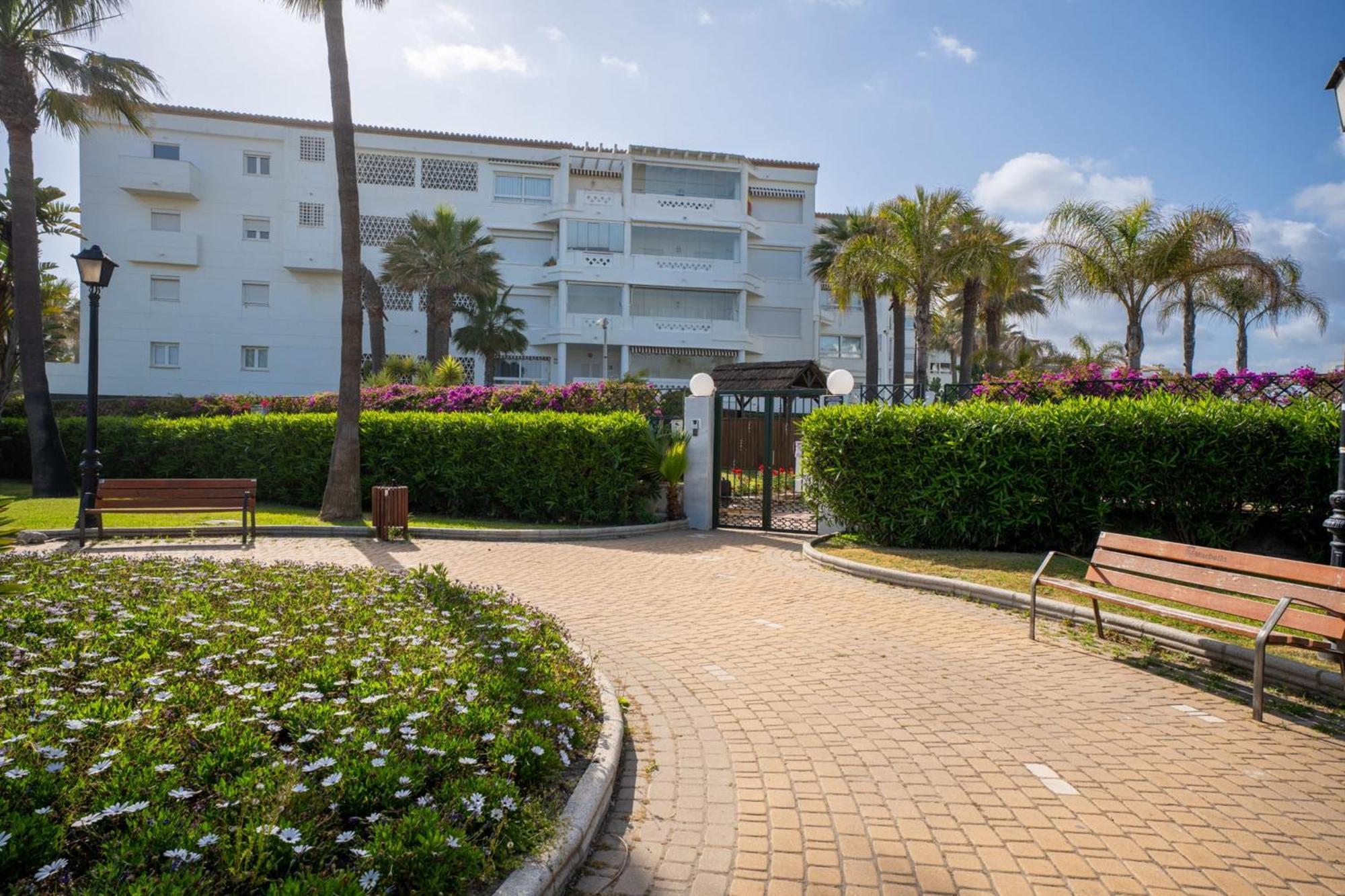 Apartment Beachside Getaway In Puerto Banus 3-bedroom In Playa Rocio