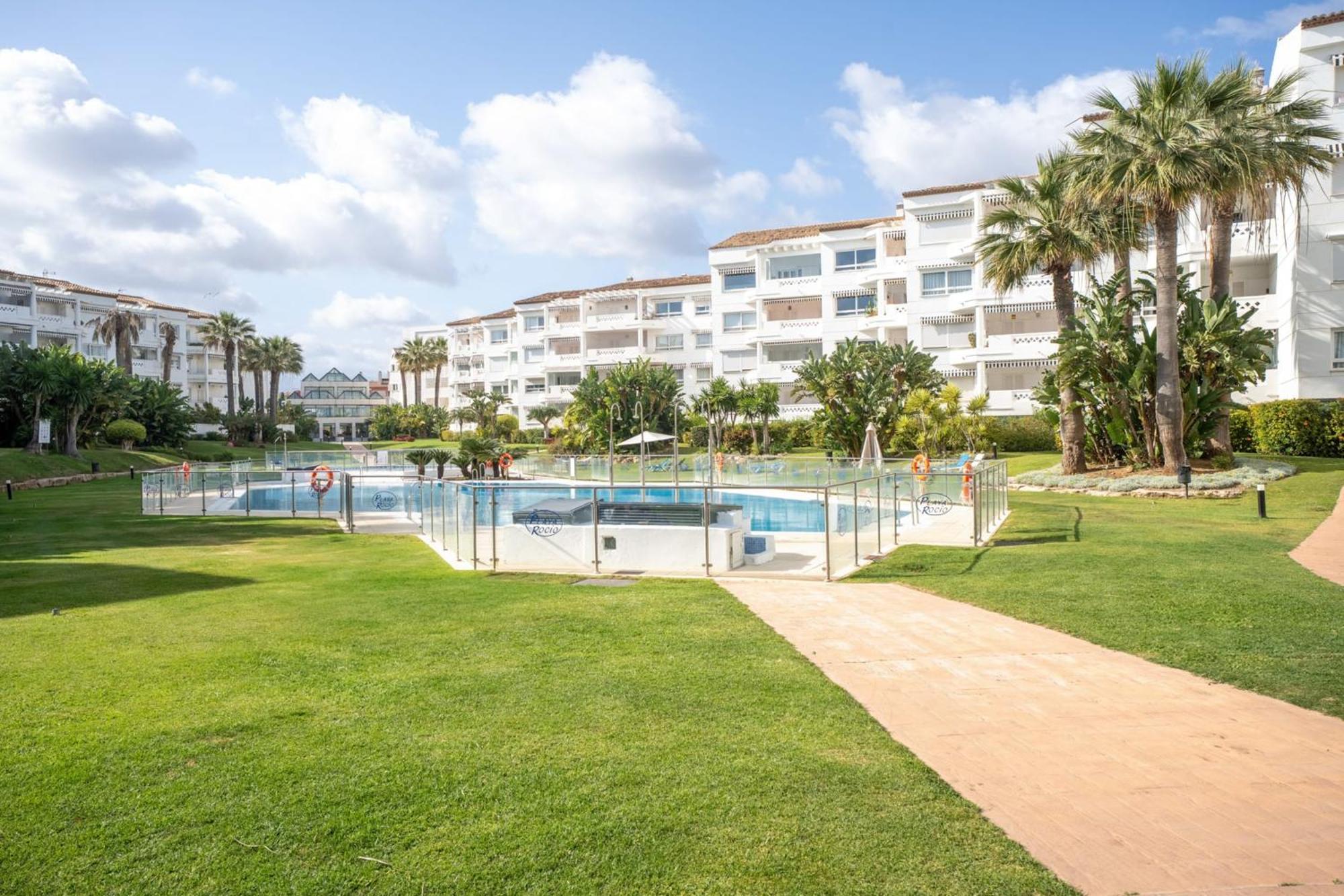 Beachside Getaway In Puerto Banus 3-bedroom In Playa Rocio *