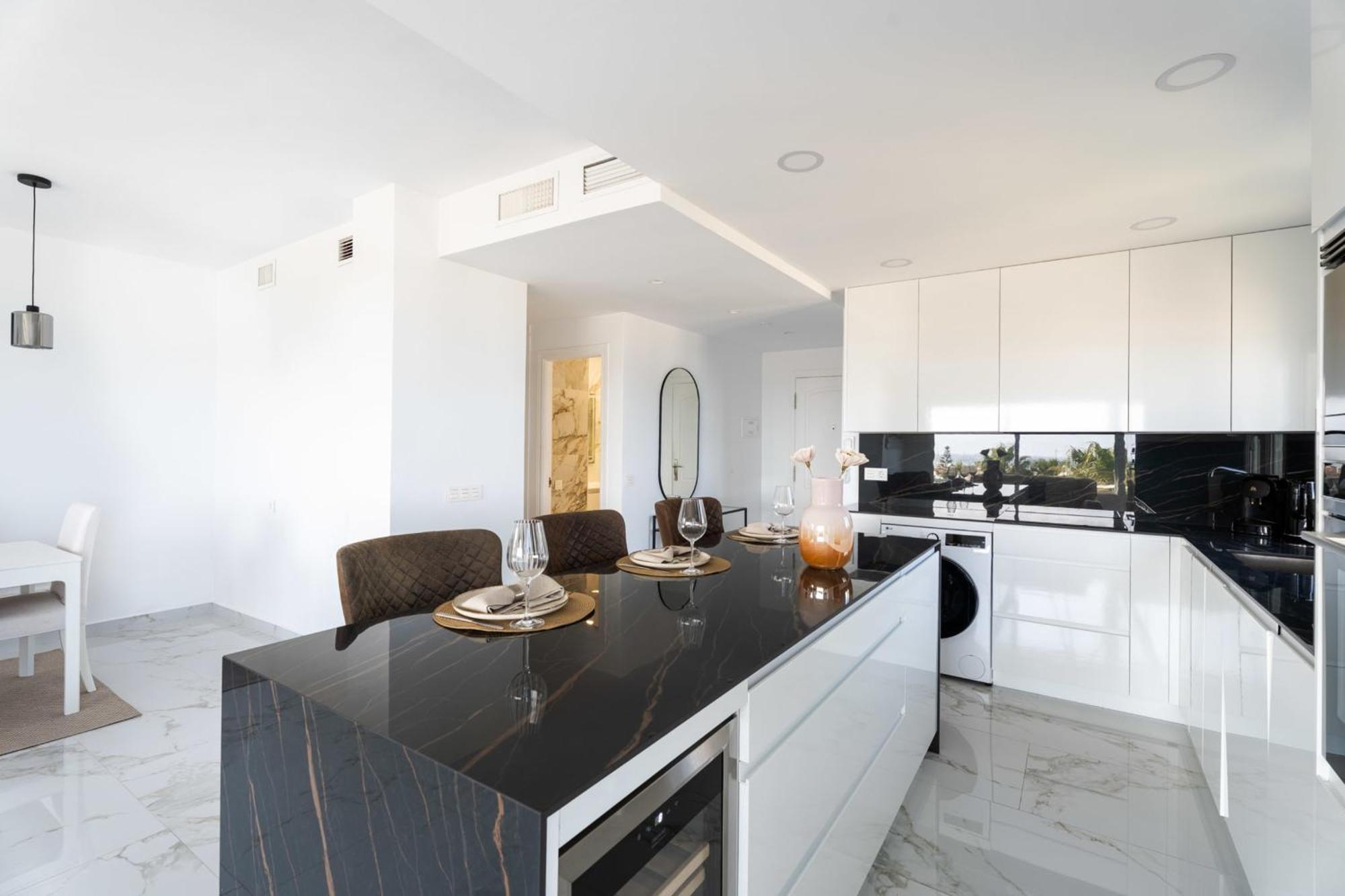 Apartment Beachside Getaway In Puerto Banus 3-bedroom In Playa Rocio