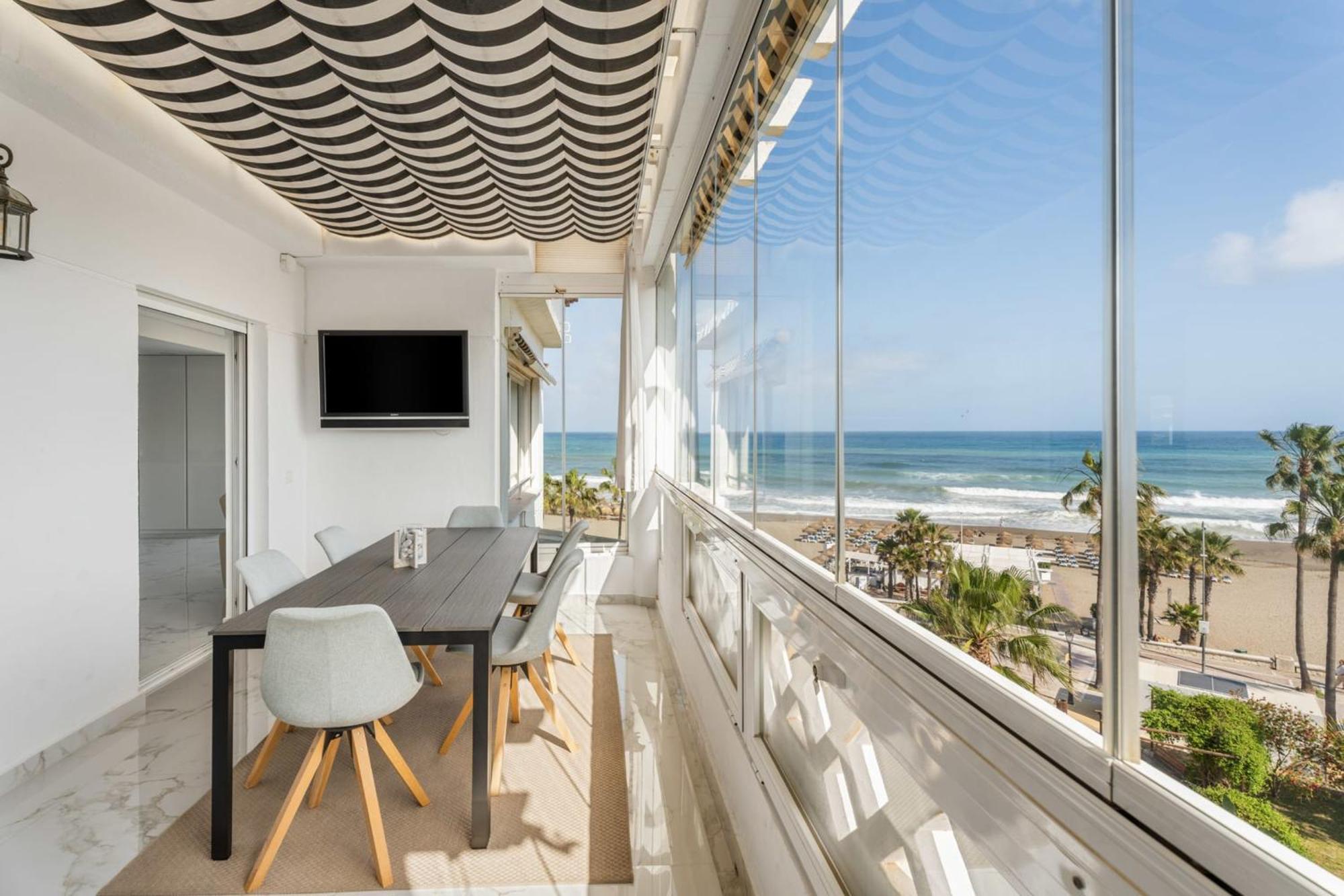 Beachside Getaway In Puerto Banus 3-bedroom In Playa Rocio *