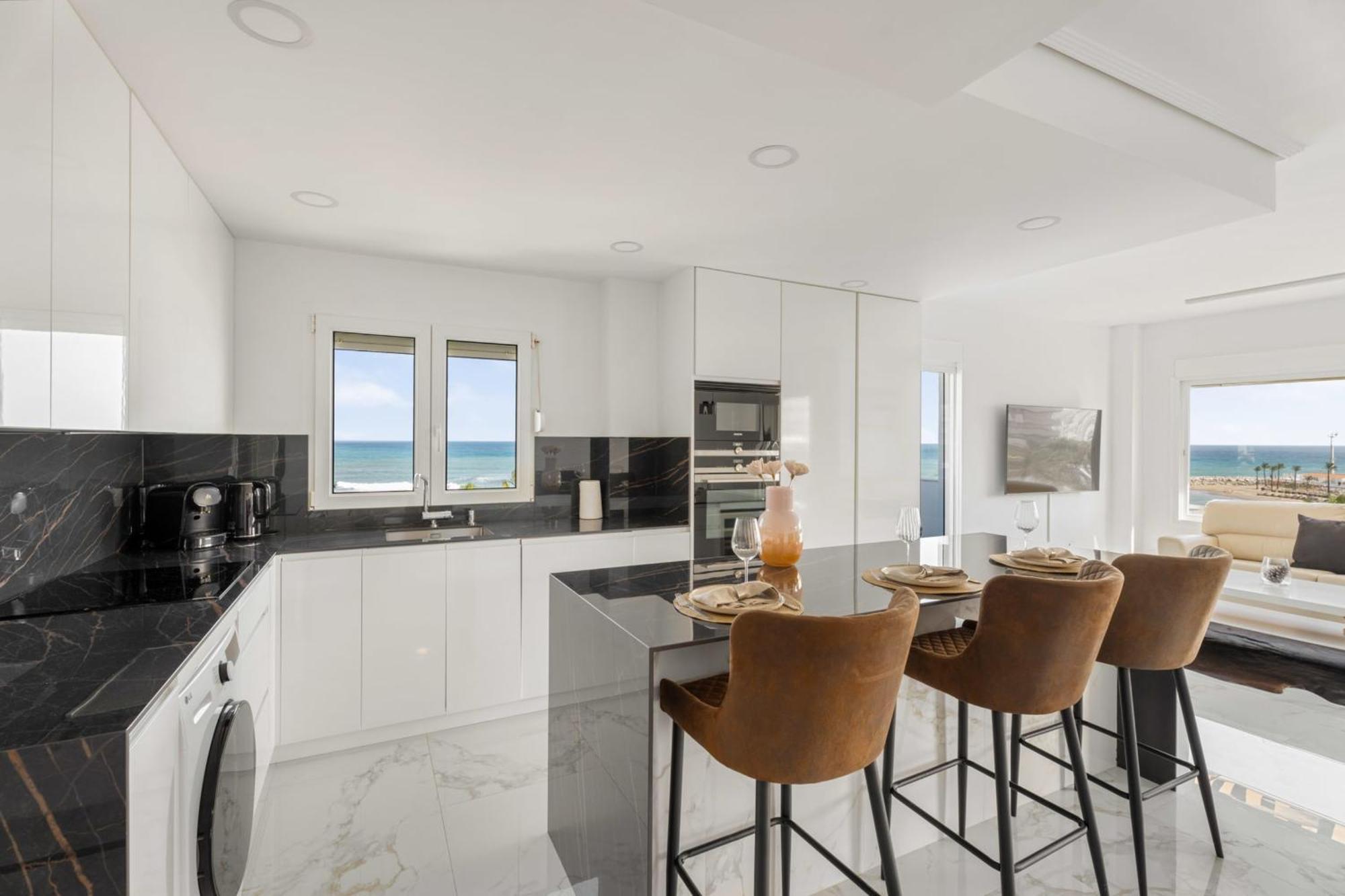 Beachside Getaway In Puerto Banus 3-bedroom In Playa Rocio Apartment Marbella