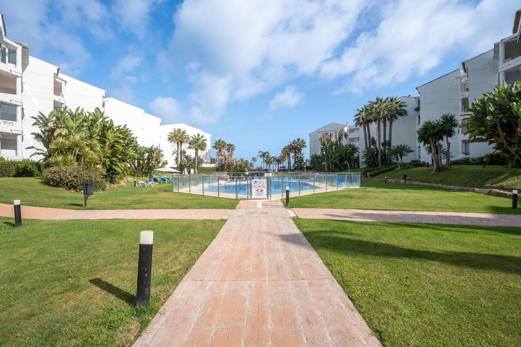 Beachside Getaway In Puerto Banus 3-bedroom In Playa Rocio * Marbella