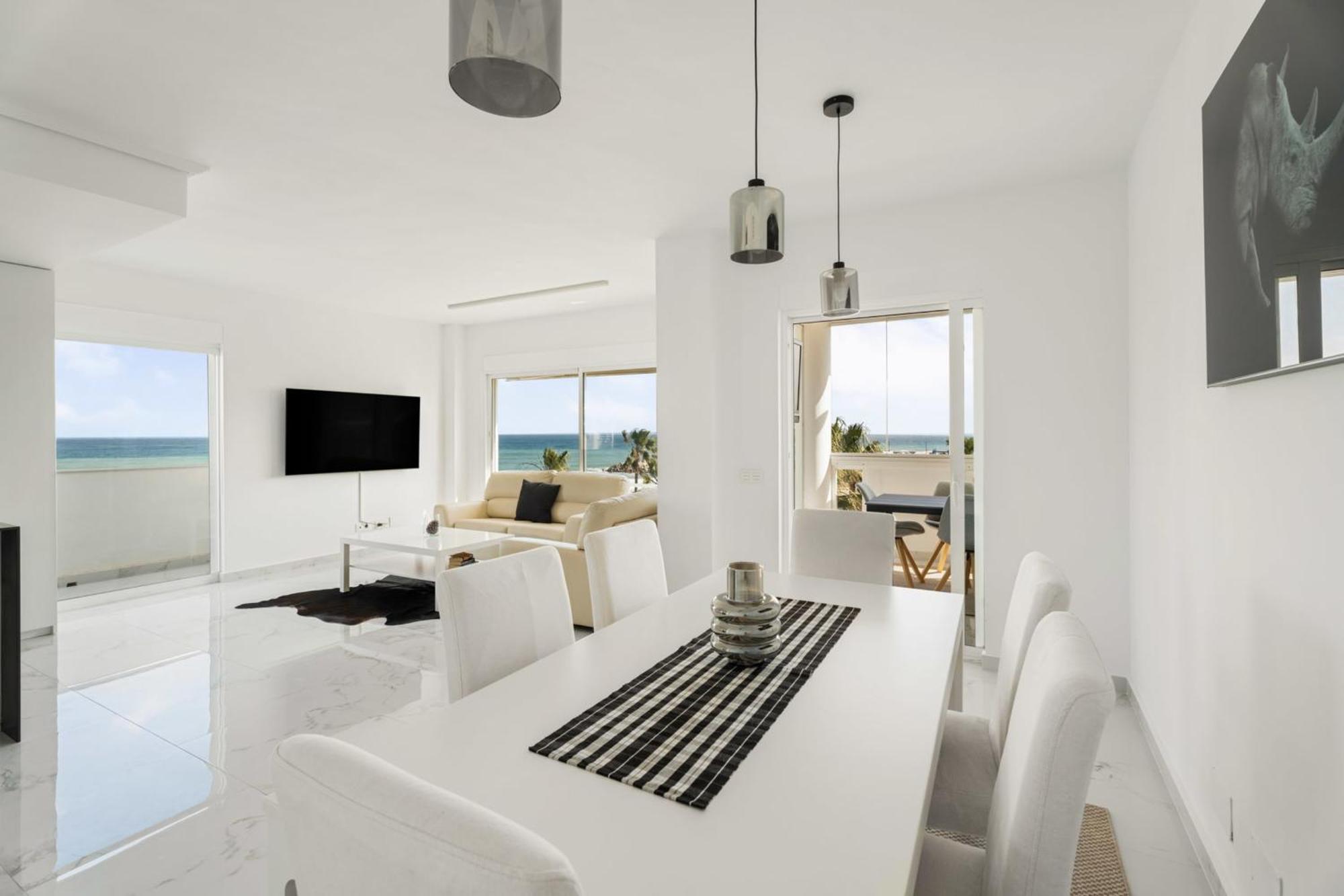 Beachside Getaway In Puerto Banus 3-bedroom In Playa Rocio *