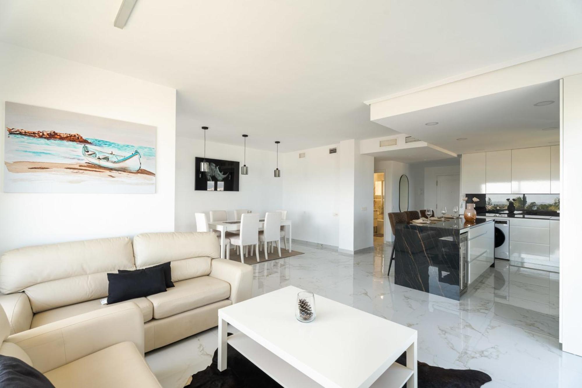 Beachside Getaway In Puerto Banus 3-bedroom In Playa Rocio Appartamento *