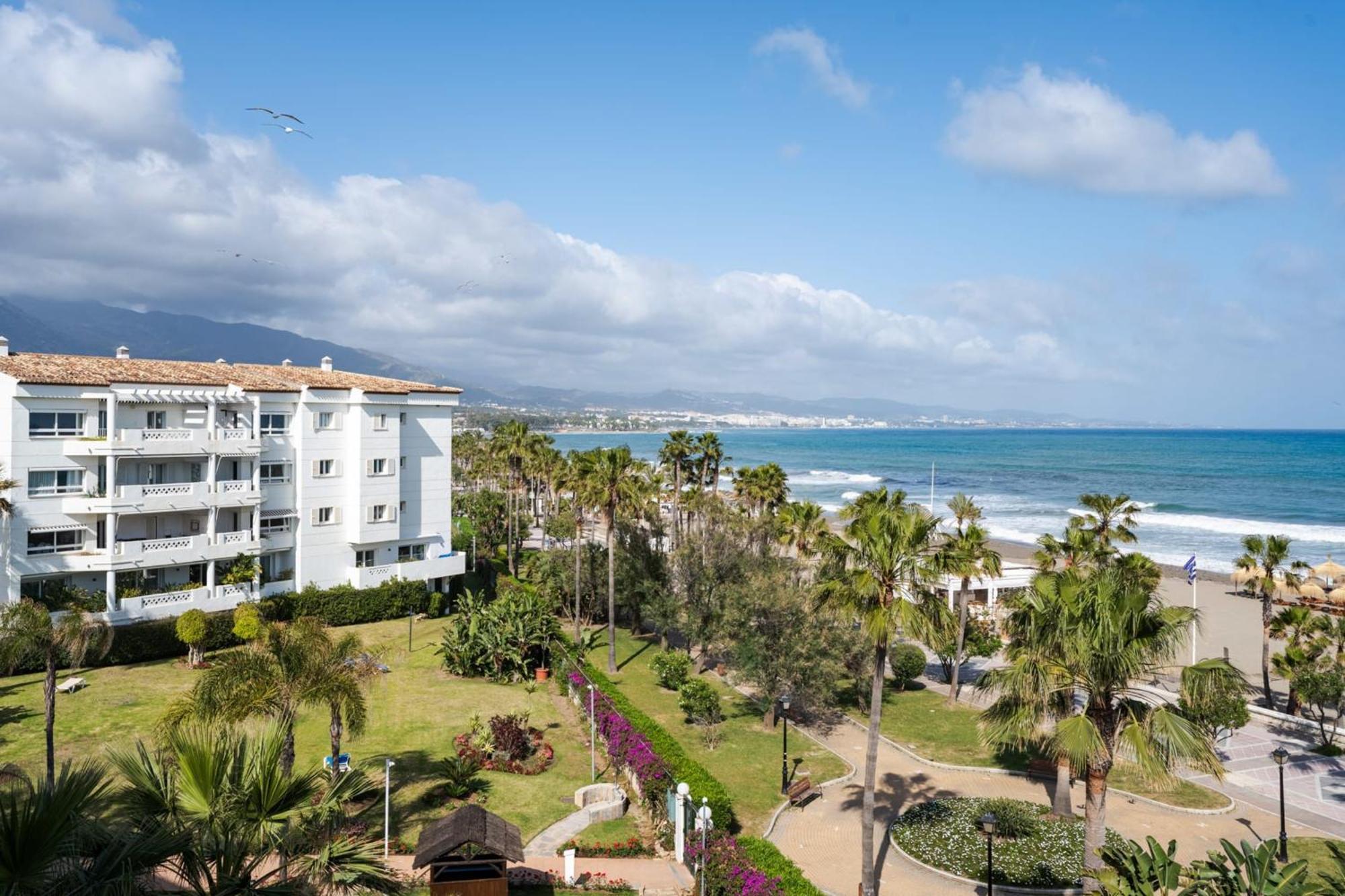 Beachside Getaway In Puerto Banus 3-bedroom In Playa Rocio * Marbella