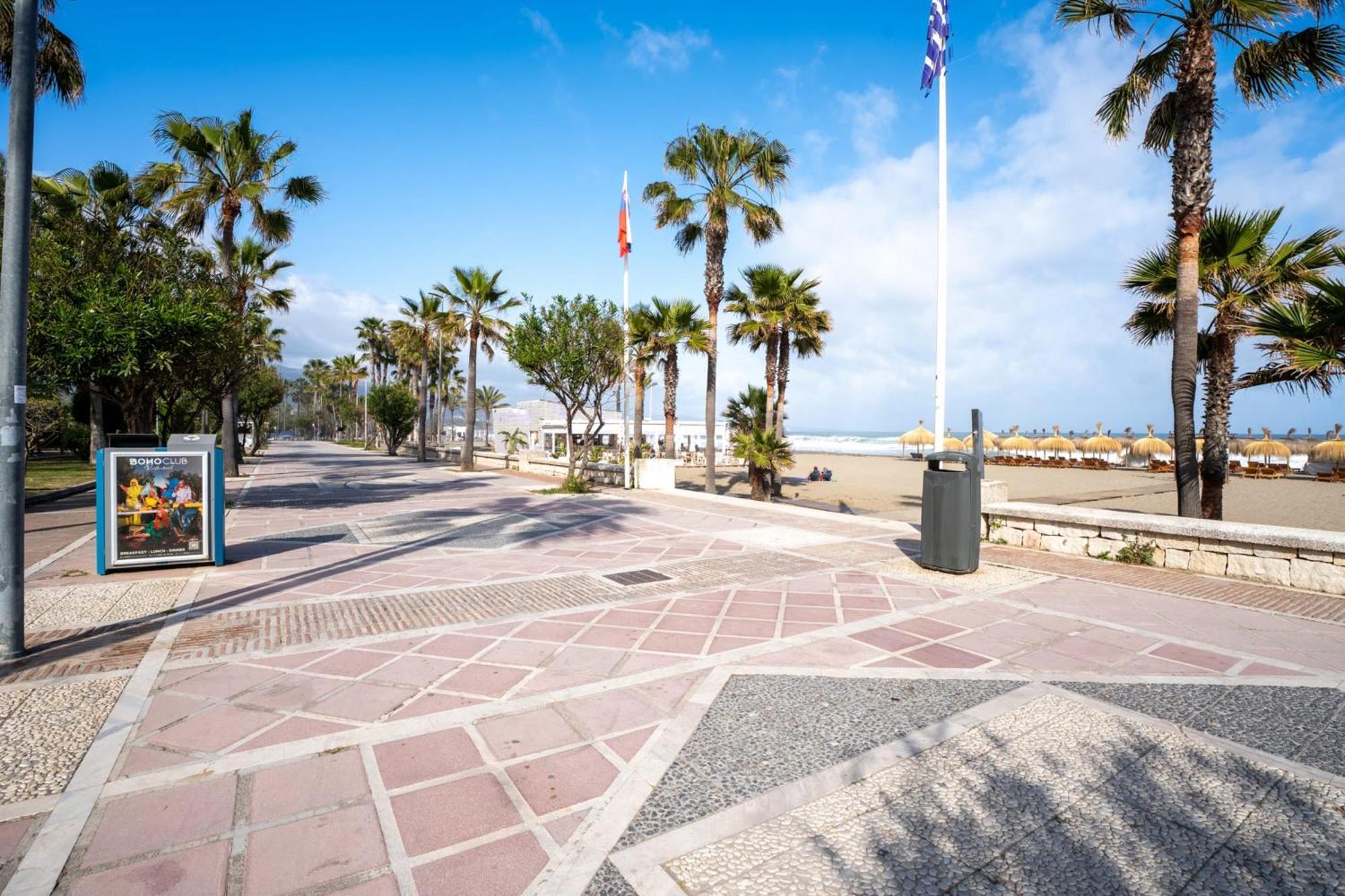 Beachside Getaway In Puerto Banus 3-bedroom In Playa Rocio Appartamento Marbella